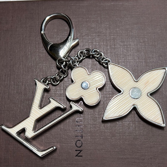Louis Vuitton Limited Edition Fleur d'Epi Keychain/Bag Charm-Beige/Cream/Silver - Picture 1 of 17